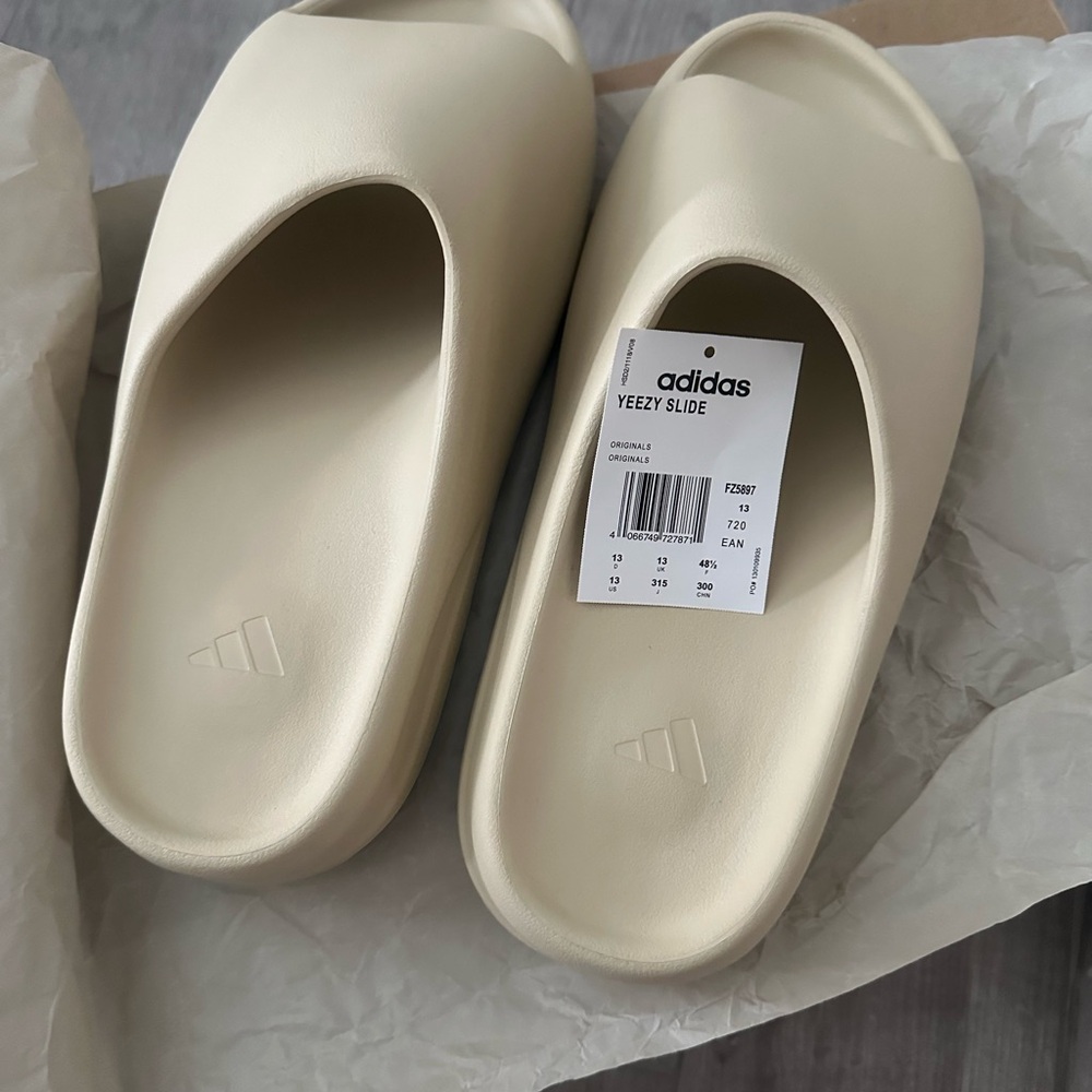 Adidas Yeezy comfortable Slide in Box / new /size 13
